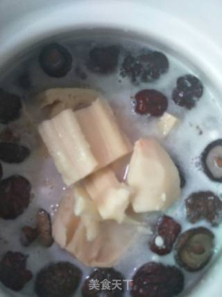 红枣莲藕汤的做法步骤：3