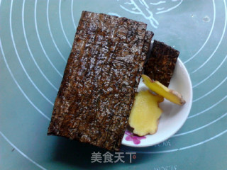 杜仲牛尾汤的做法步骤：2