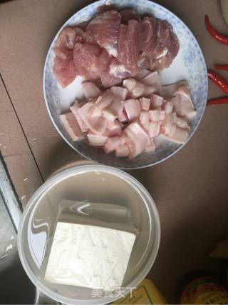 豆腐烧肉的做法步骤：1