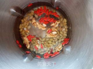 核桃枸杞豆浆的做法步骤：2