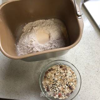 黑麦杂粮吐司????的做法步骤：2