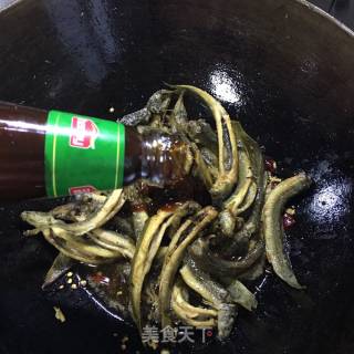 泥鳅烧腌菜的做法步骤：11