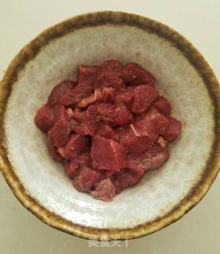 杏鲍菇炒牛肉粒的做法步骤：2
