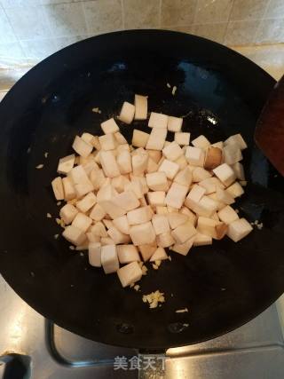 杏鲍菇炒牛肉粒的做法步骤：7