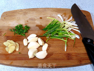 下饭菜【红烧蒜香鳗鱼】的做法步骤：2