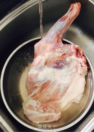 手撕羊肉的做法步骤：1