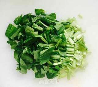 土豆青菜疙瘩汤的做法步骤：2