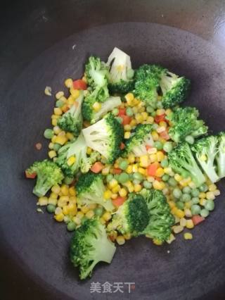玉米青豆炒西兰花的做法步骤：3