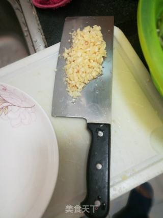 蒜茸炒四月豆的做法步骤：2