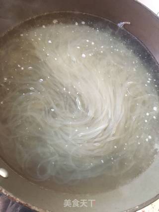 炒粉丝的做法步骤：1