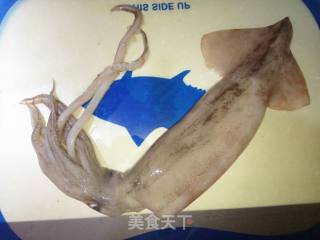 爆炒鱿鱼花的做法步骤：1