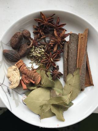 陕西腊汁肉的做法步骤：1