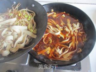 牛肉千张芽菜火锅的做法步骤：11