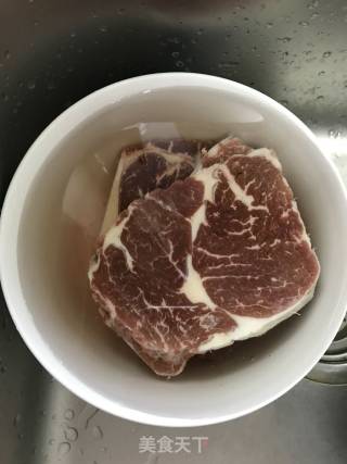 黑椒牛排的做法步骤：2