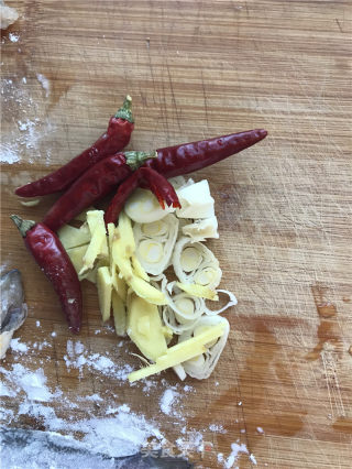 红烧黄花鱼的做法步骤：2
