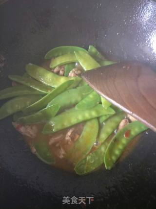 鸡腿肉炒荷兰豆的做法步骤：6