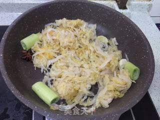酸菜白肉的做法步骤：3