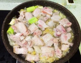 酸菜白肉的做法步骤：4