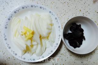 山药炒木耳的做法步骤：2