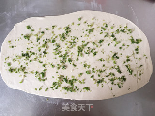 【葱油饼】变个花样做葱油饼的做法步骤：5