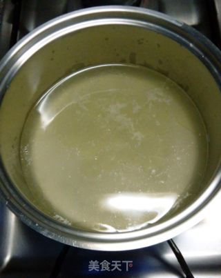 细面条鸡肉汤的做法步骤：1