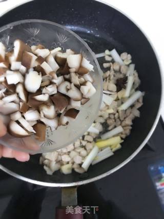 台湾卤肉饭的做法步骤：4