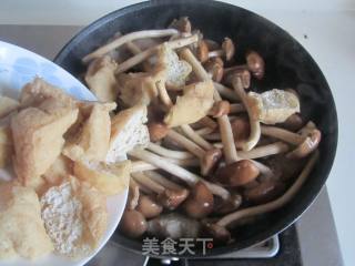 茶树菇豆腐泡五花肉的做法步骤：6