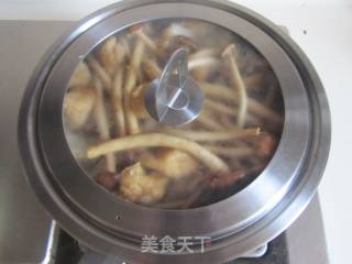 茶树菇豆腐泡五花肉的做法步骤：8