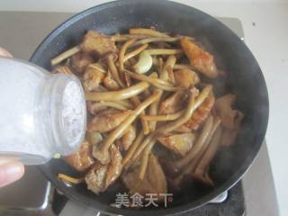 茶树菇豆腐泡五花肉的做法步骤：10