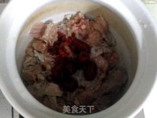 炖兔肉汤的做法步骤：2