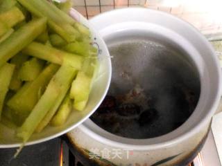 炖兔肉汤的做法步骤：5