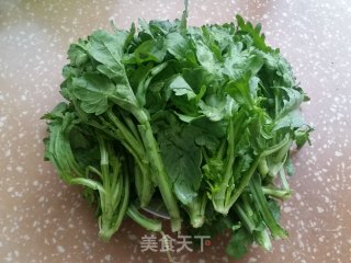 茼蒿豆皮卷的做法步骤：1
