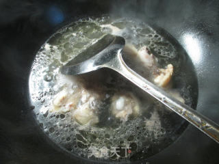 笋干菜烧鸡翅的做法步骤：6