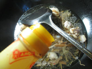 笋干菜烧鸡翅的做法步骤：7