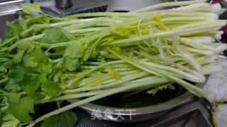 芹菜饺子的做法步骤：1
