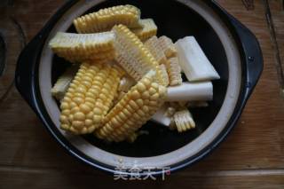 山药玉米排骨汤的做法步骤：2