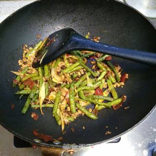 干煸豆角的做法步骤：6