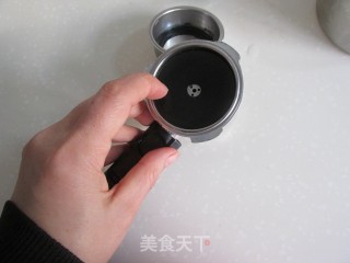 奶泡拉花咖啡的做法步骤：3