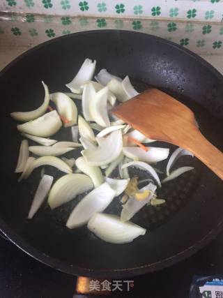 洋葱炒牛肉片的做法步骤：2