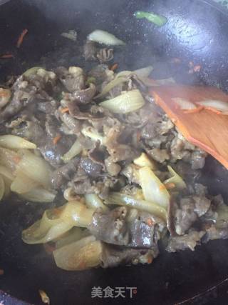 洋葱炒牛肉片的做法步骤：5