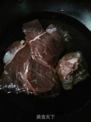 卤牛肉的做法步骤：1