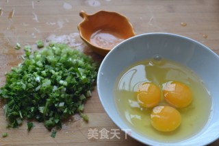 麦芹炒鸡蛋的做法步骤：3