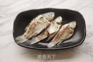 热拌鲫鱼的做法步骤：4