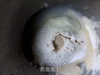 黑加仑核桃营养土司的做法步骤：2