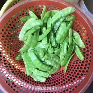鸡杂炒荷兰豆的做法步骤：2