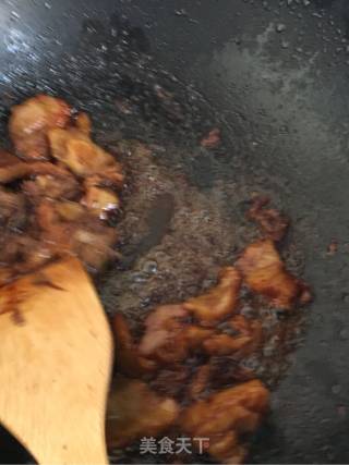 卤肉炒青椒的做法步骤：4
