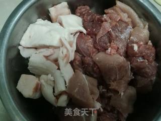 自制腊肠的做法步骤：1