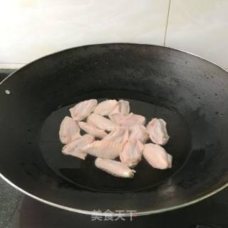 照烧鸡翅的做法步骤：1
