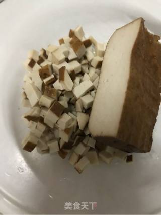 荠菜香干的做法步骤：3