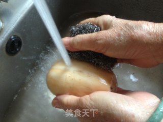 莲藕绿豆猪骨汤的做法步骤：3